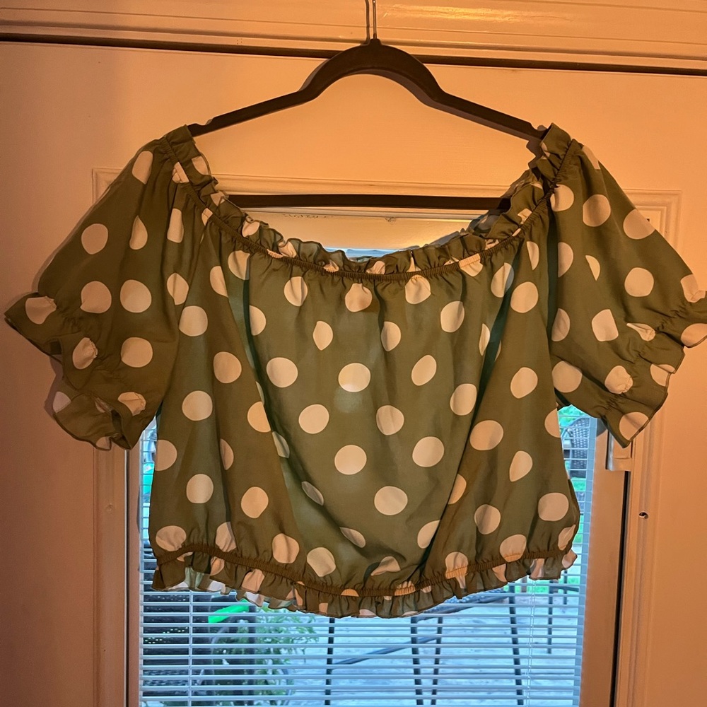 🎉EUC🎉Women’s Short Sleeve Pull Over Crop🎉